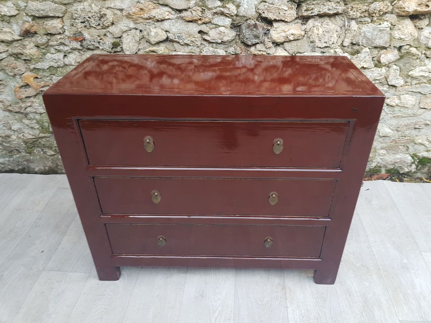 Commode rouge cerise, 3 tiroirs, laquée vue de dessus