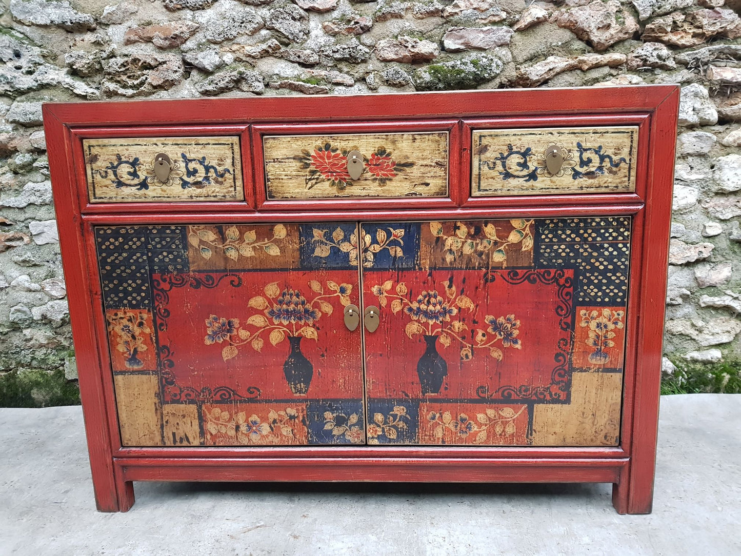 Moyen buffet 3 tiroirs 2 portes motif floral patchwork couleur rouge clair 1