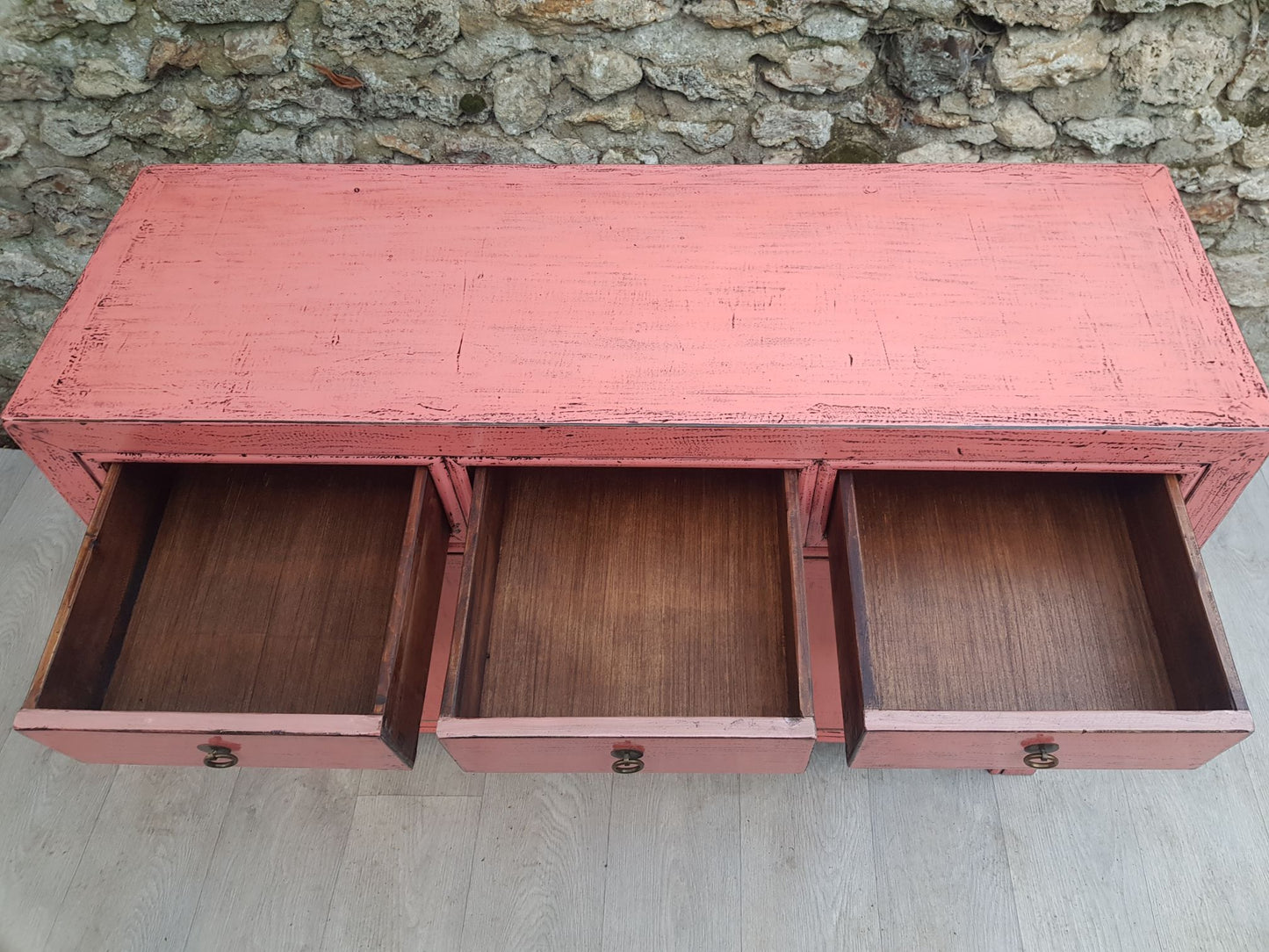 Buffet 3 tiroirs 2 portes rose clair laque tiroirs ouverts