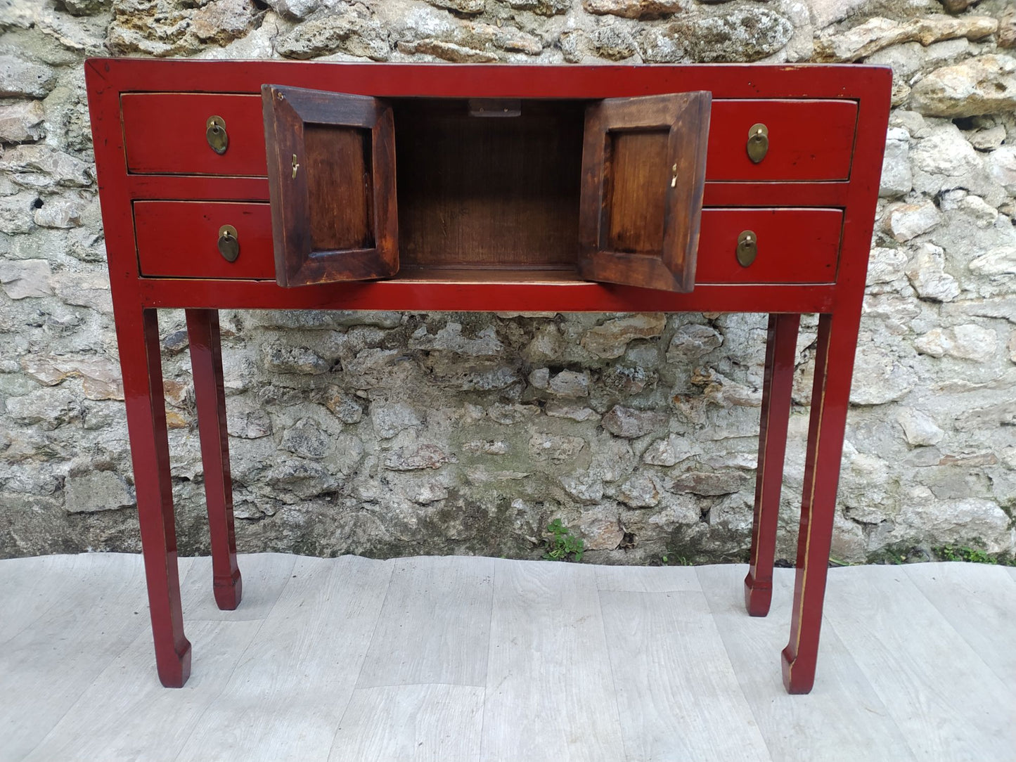 Console rouge cerise laquée 2 portes ouvertes