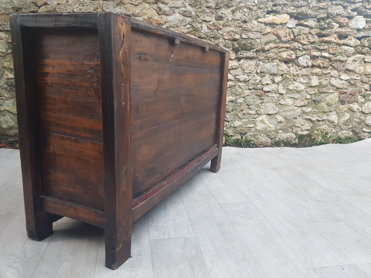buffet Mongolie rouge sculpté arrière