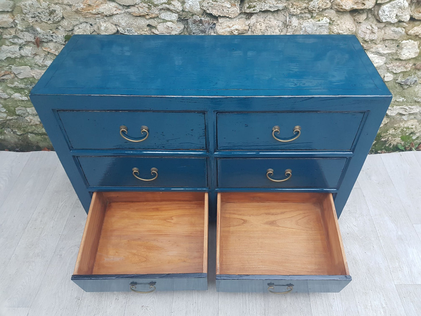 Commode 6 tiroirs laque bleue fonce tiroirs bas ouverts