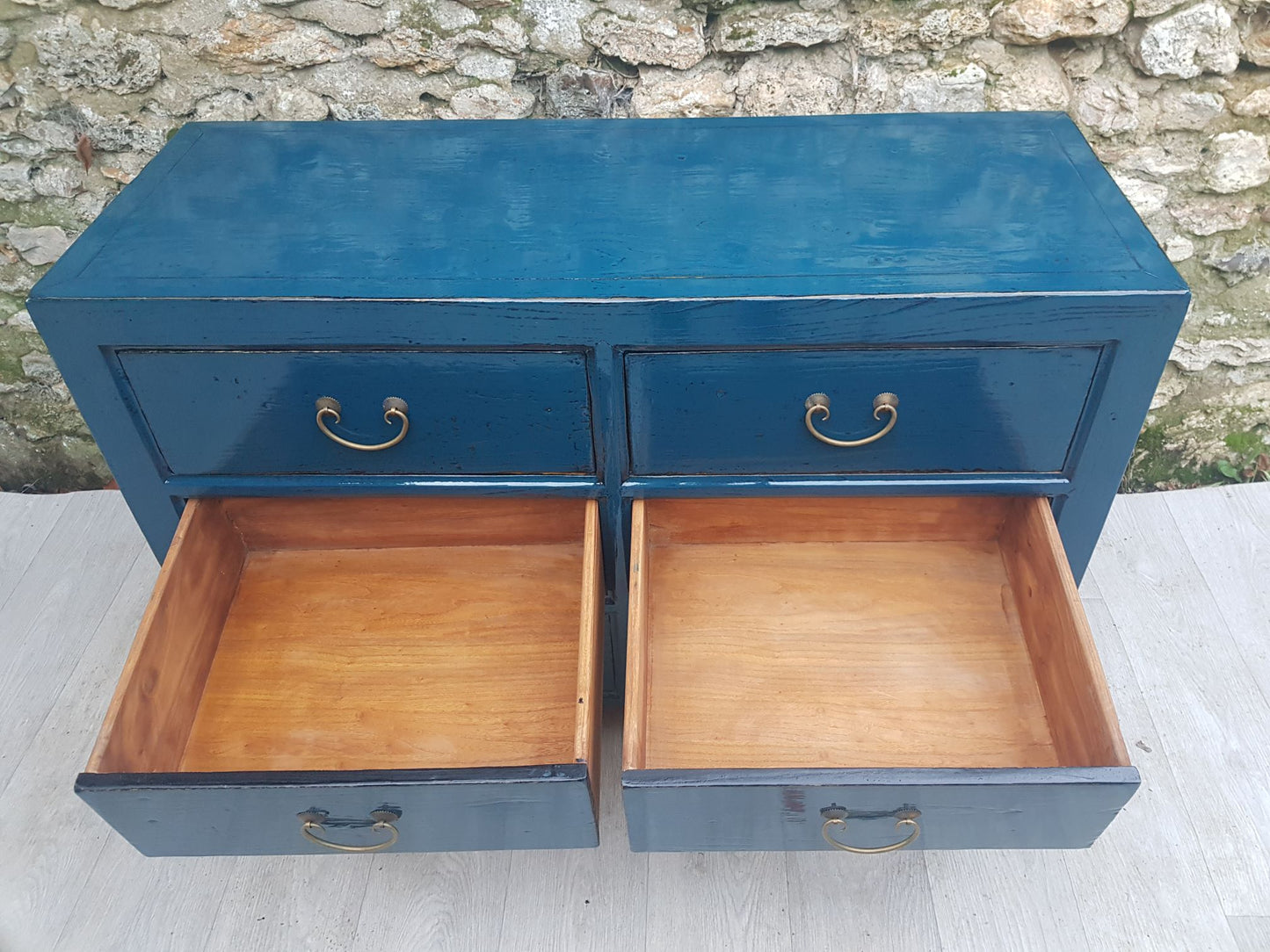 Commode 6 tiroirs laque bleue fonce tiroirs milieux ouverts