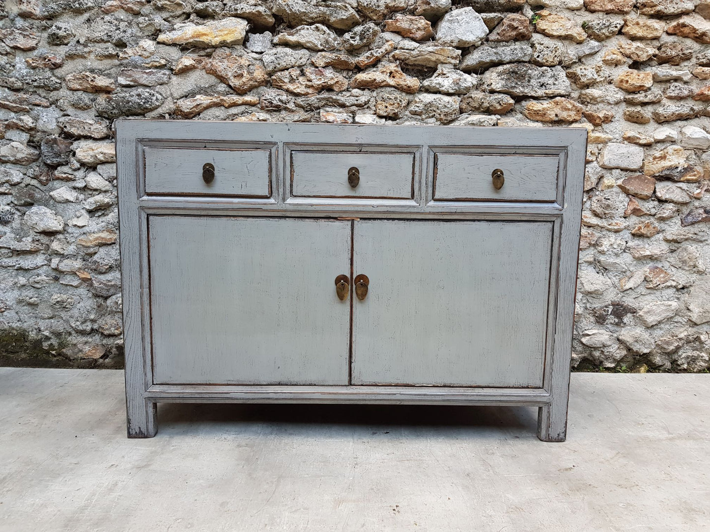meuble buffet moyen bahut commode 3 tiroirs 2 portes couleur gris blanc cassé 1