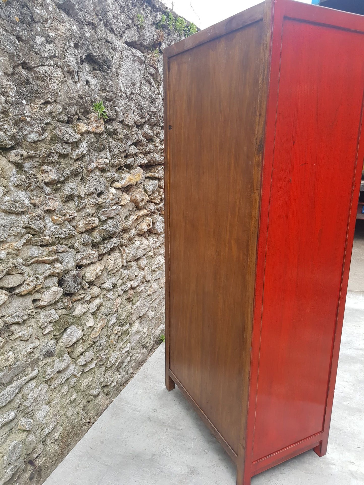 Armoire penderie rouge clair arrière gauche