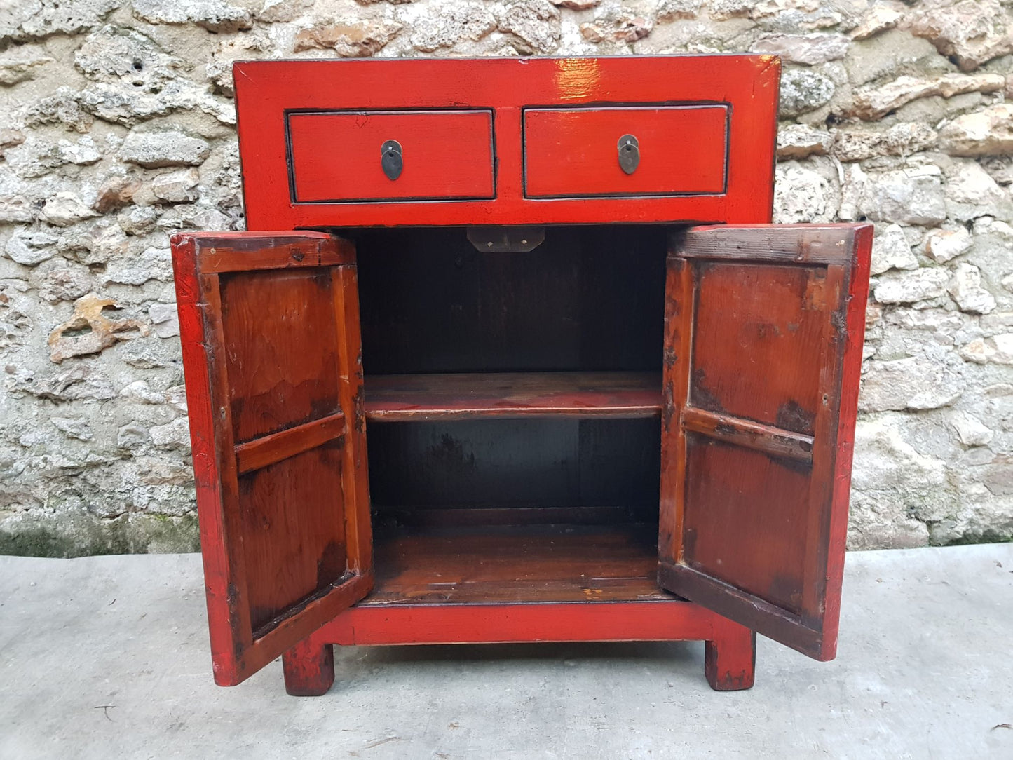 Petit buffet 2 tiroirs 2 portes rouge clair portes ouvertes