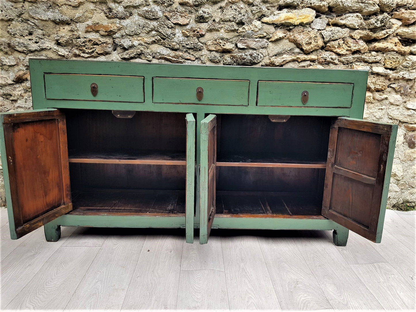 grand meuble buffet enfilade vert amande portes ouvertes