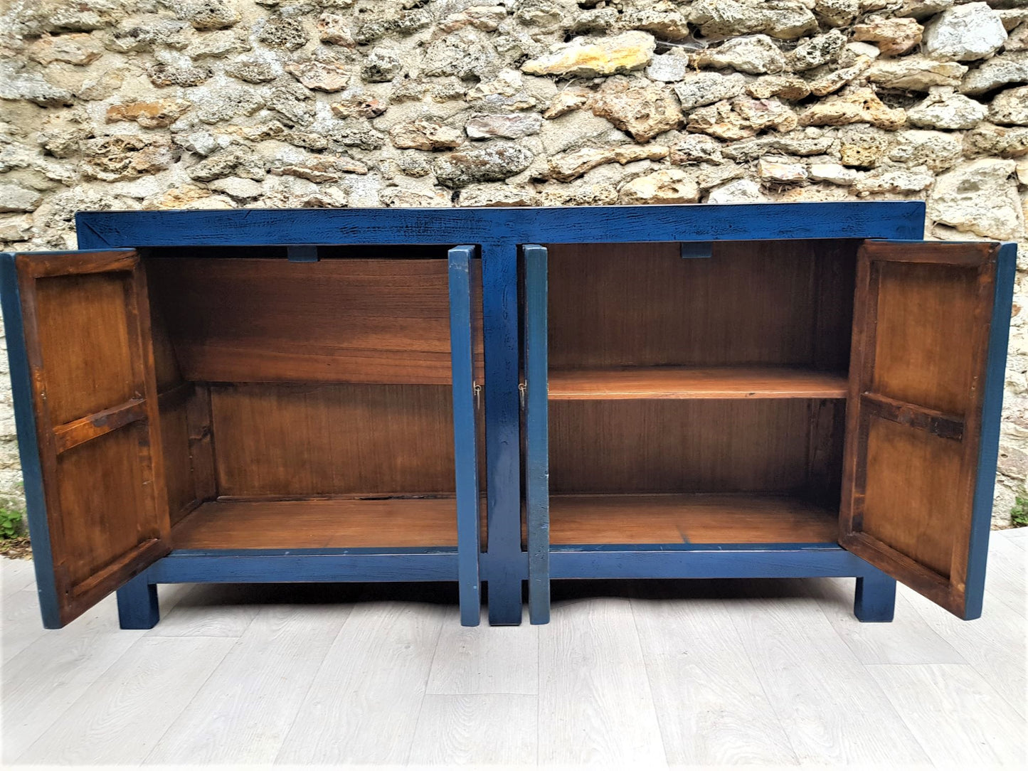 grand meuble buffet enfilade laqué bleu foncé portes ouvertes