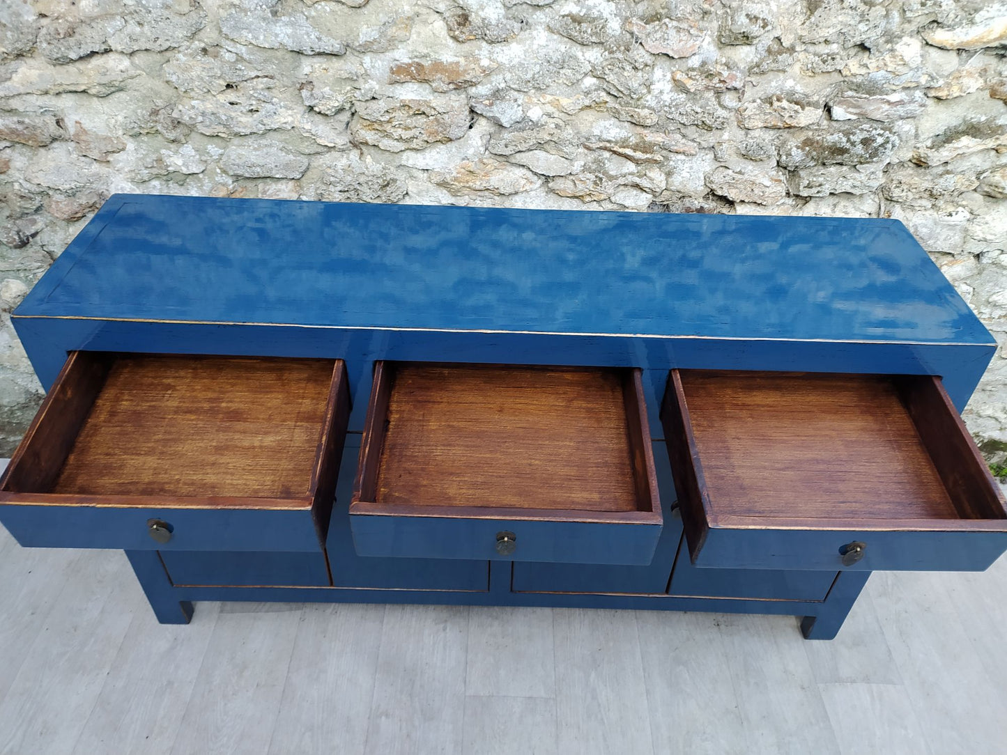 Grand buffet bleu pétrole laqué 4 portes et 3 tiroirs ouverts