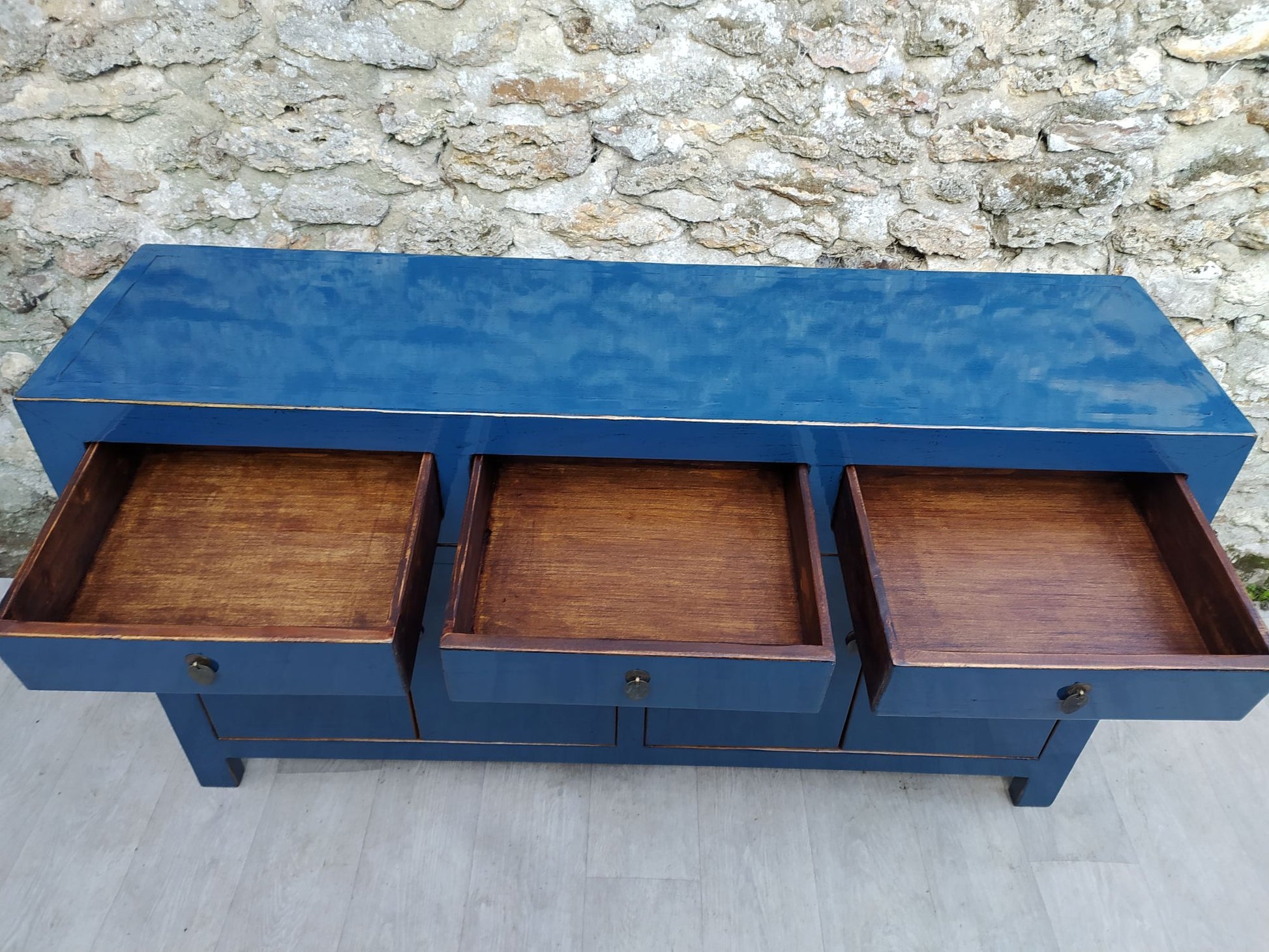 Grand buffet bleu pétrole laqué 4 portes et 3 tiroirs ouverts