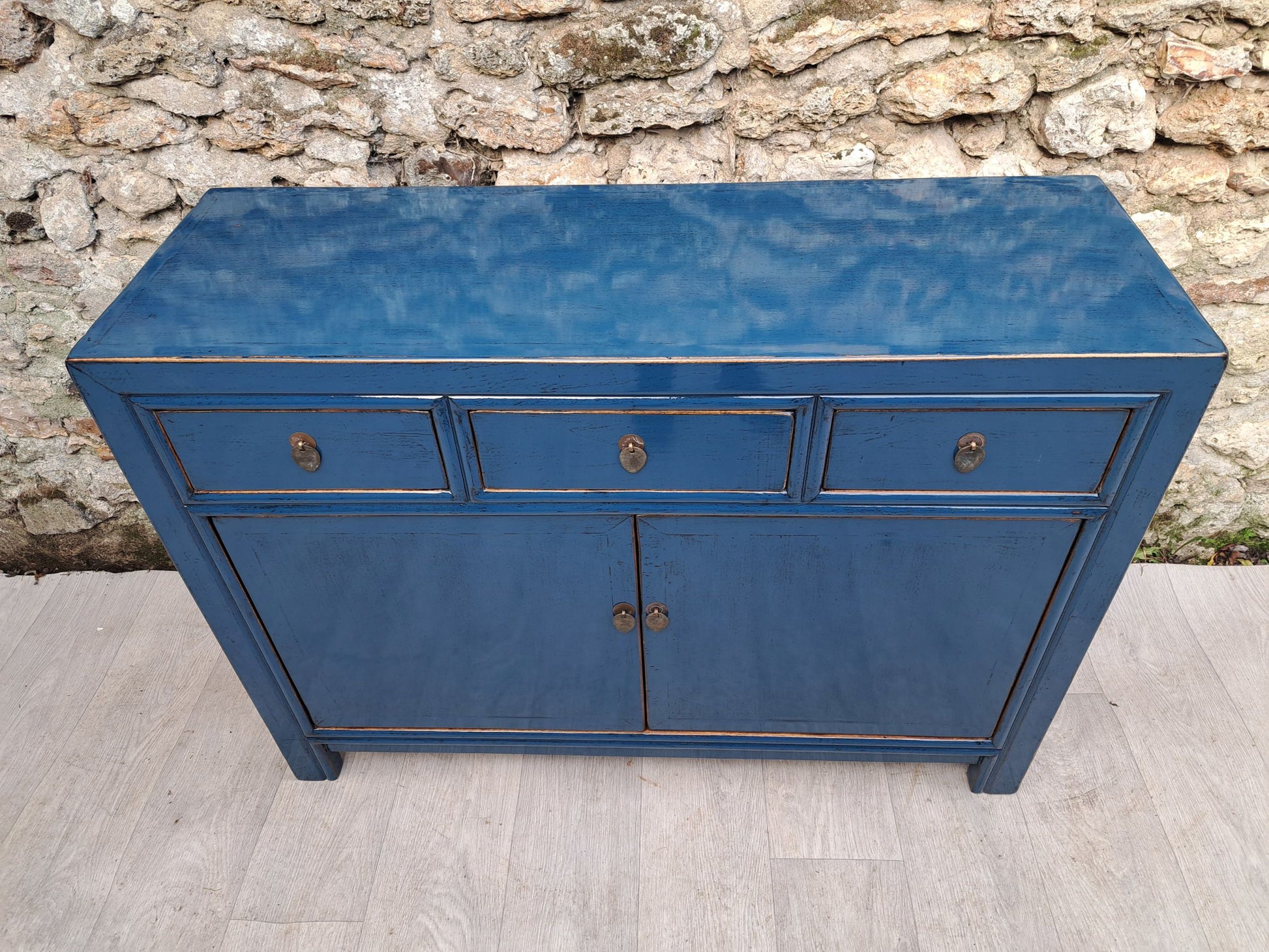 Moyen buffet bleu pétrole laqué 3 tiroirs et 2 portes dessus