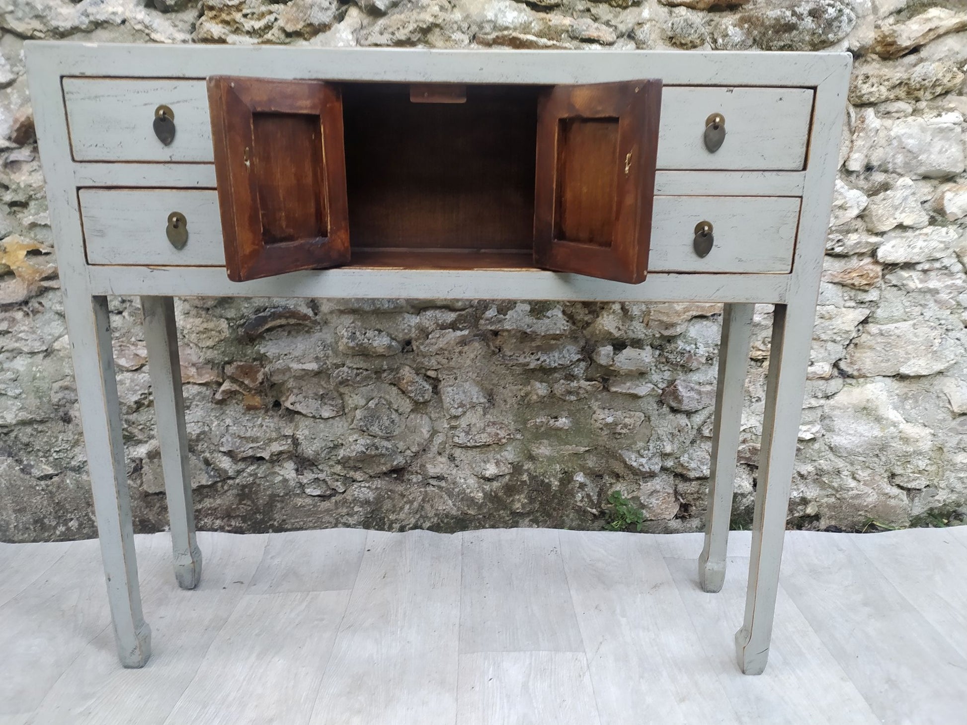 Console grise laquée 2 portes ouvertes et 4 tiroirs