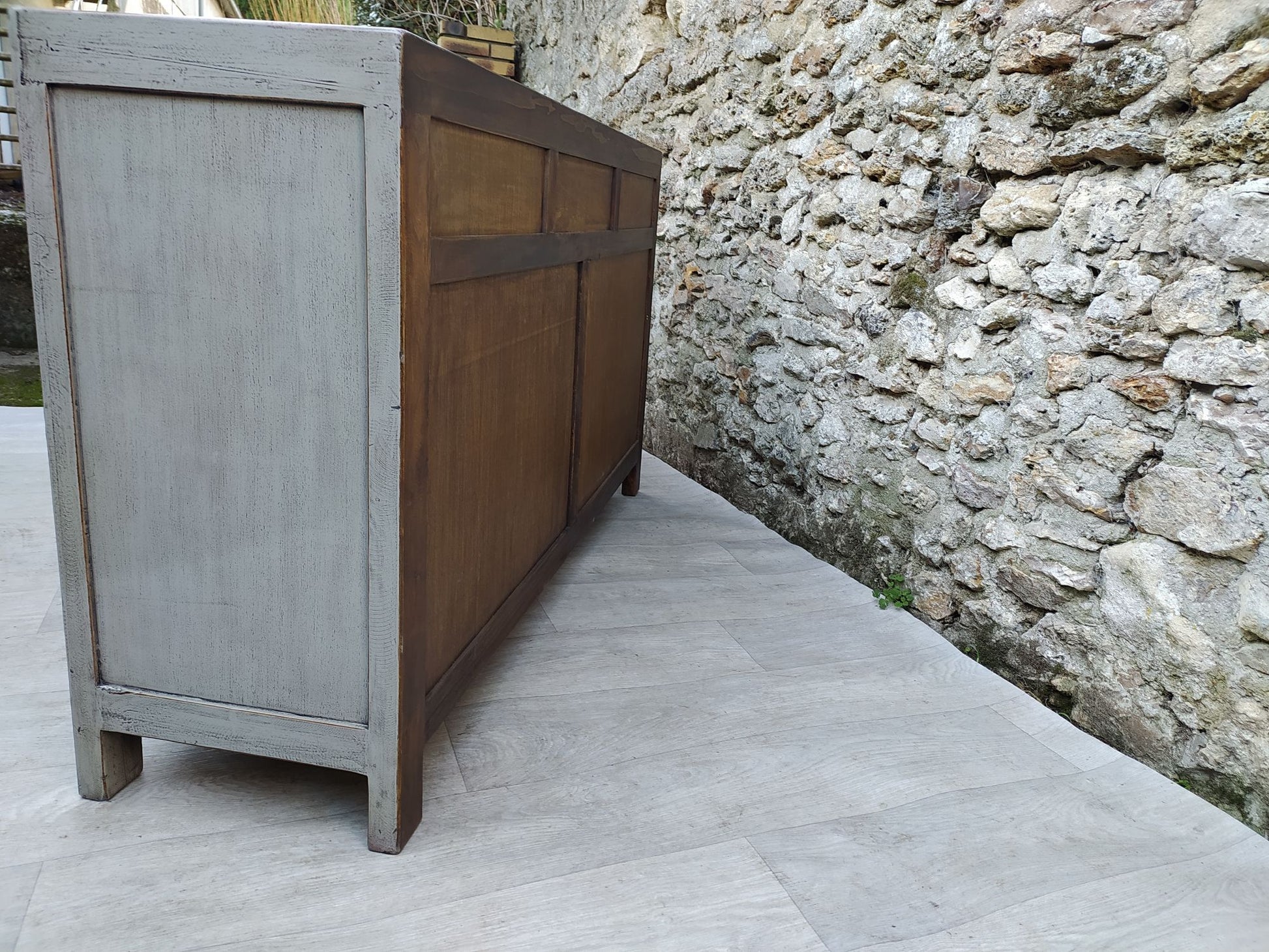 Grand buffet gris clair laqué 3 tiroirs et 4 portes arrière