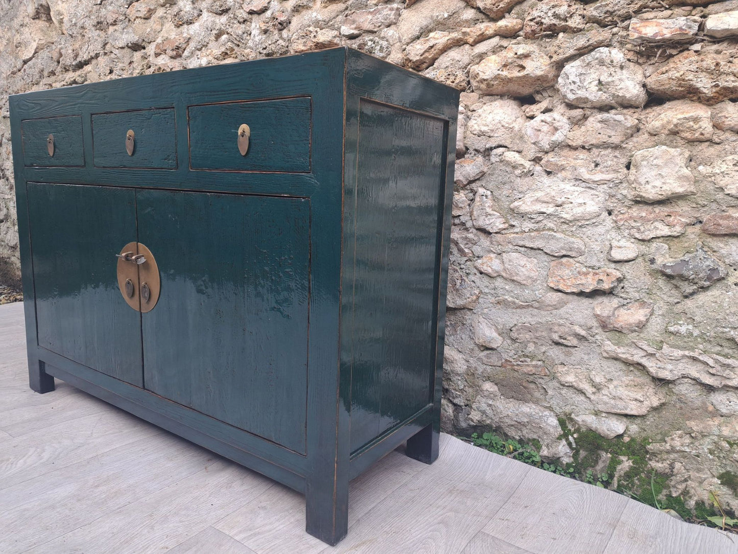 Mobili per soggiorno in legno massello laccato verde smeraldo | Mobello