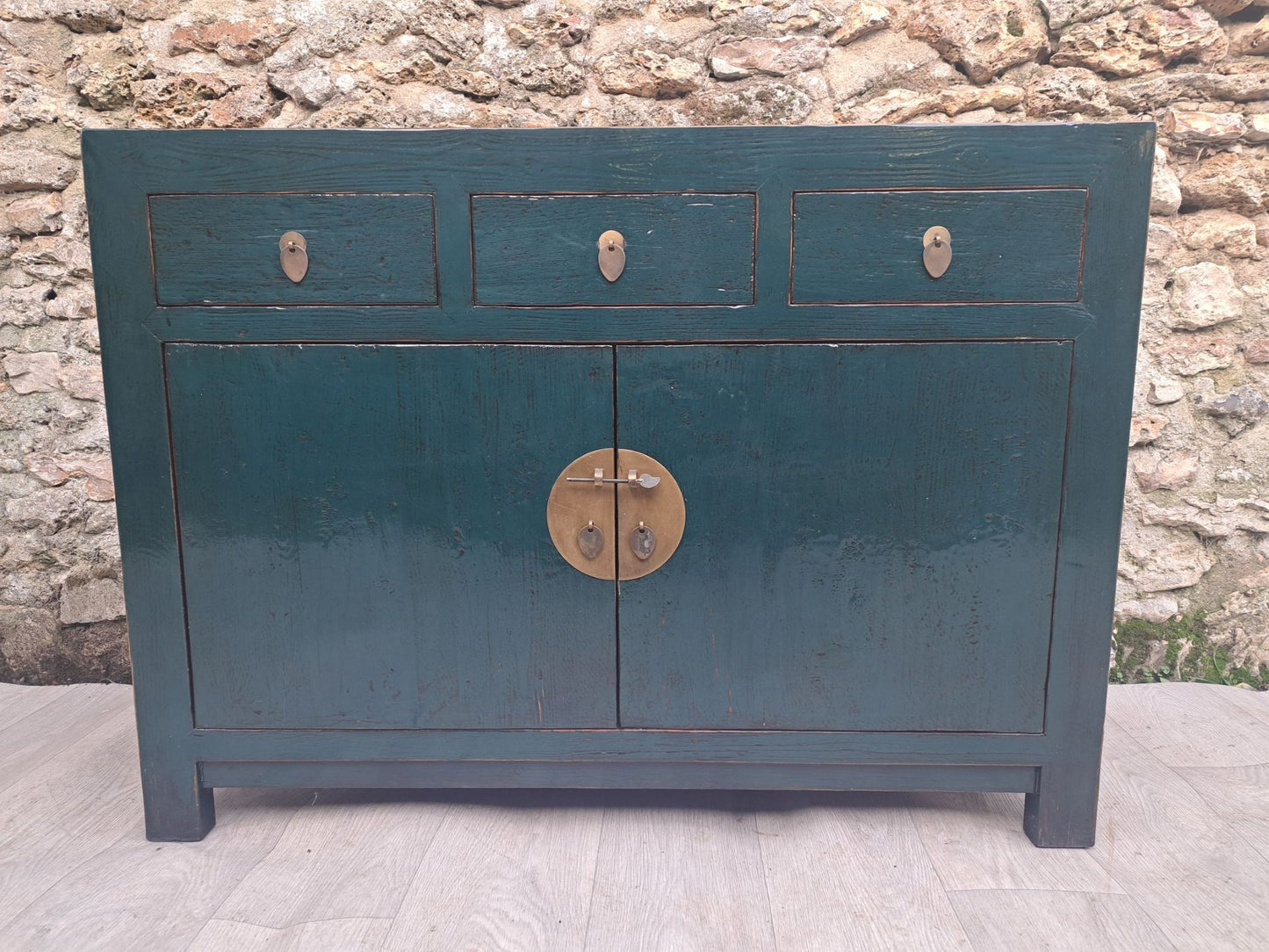 Mobili per soggiorno in legno massello laccato verde smeraldo | Mobello