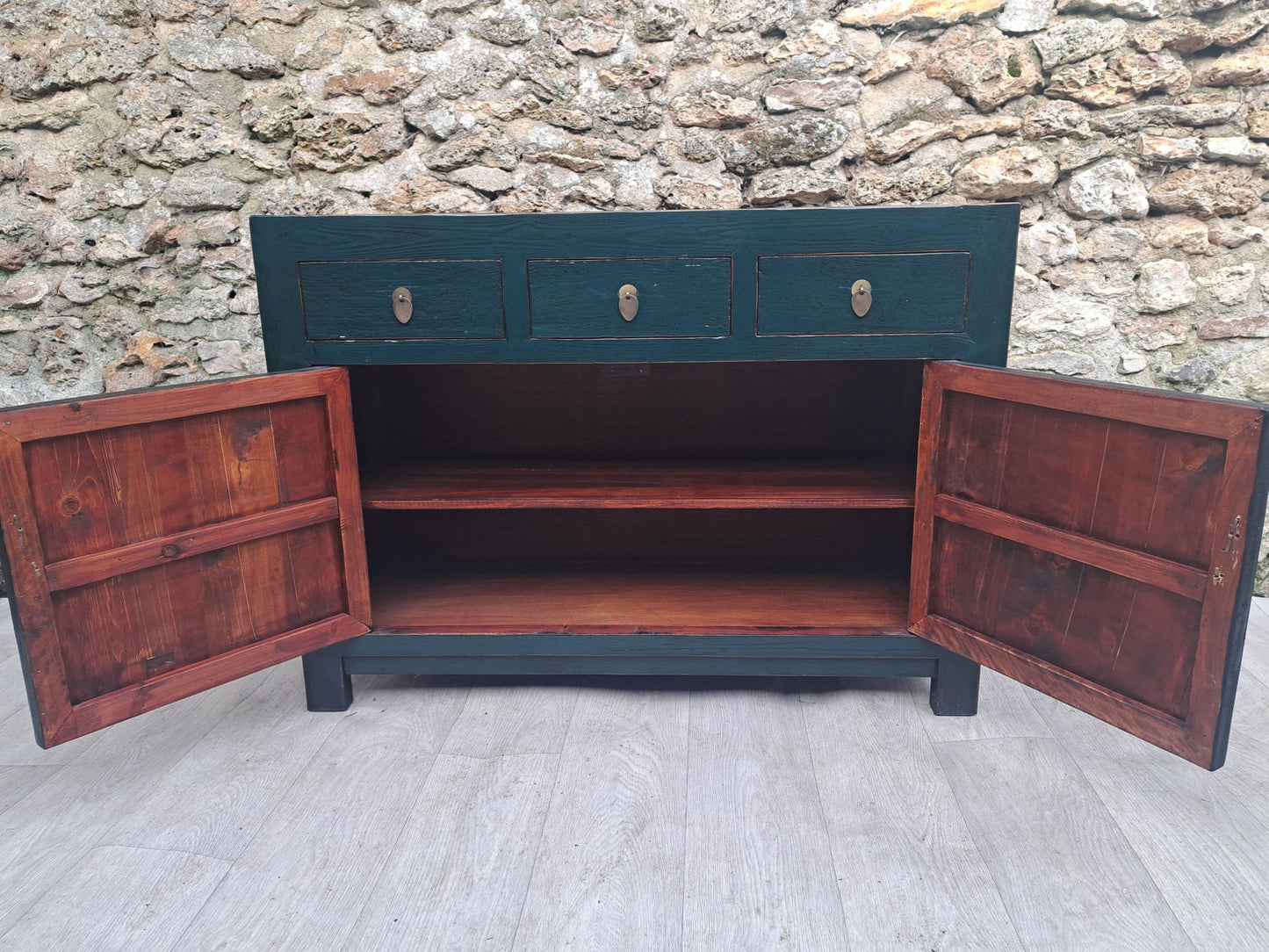 Mobili per soggiorno in legno massello laccato verde smeraldo | Mobello