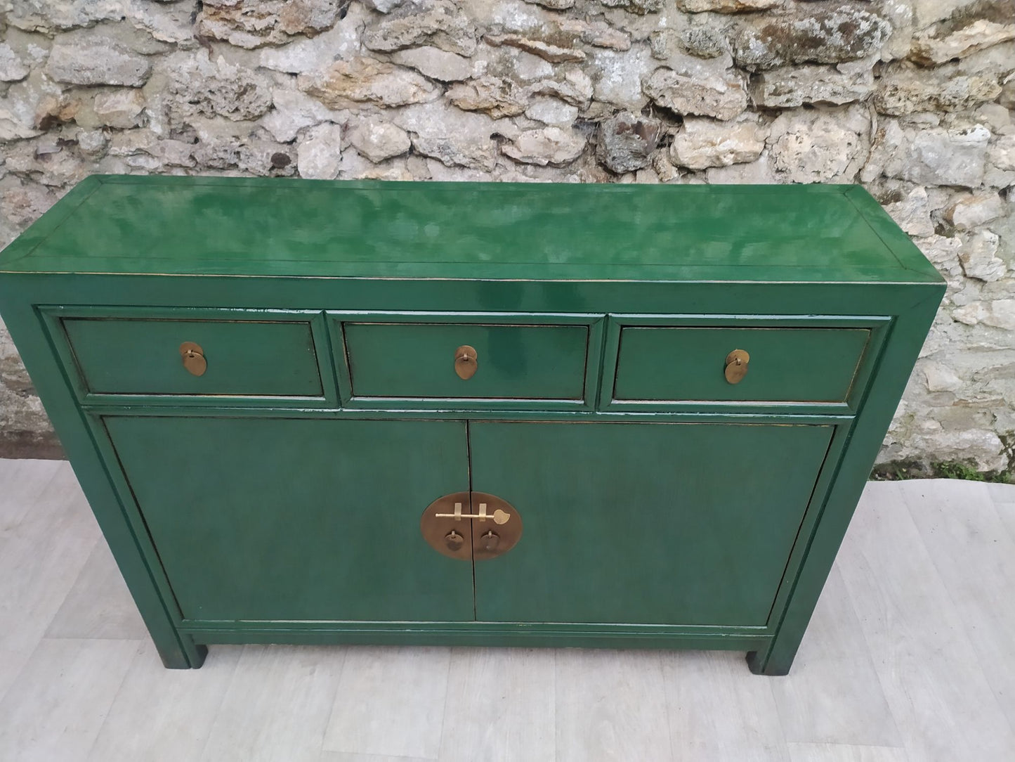Moyen buffet vert émeraude laqué 3 tiroirs et 2 portes dessus
