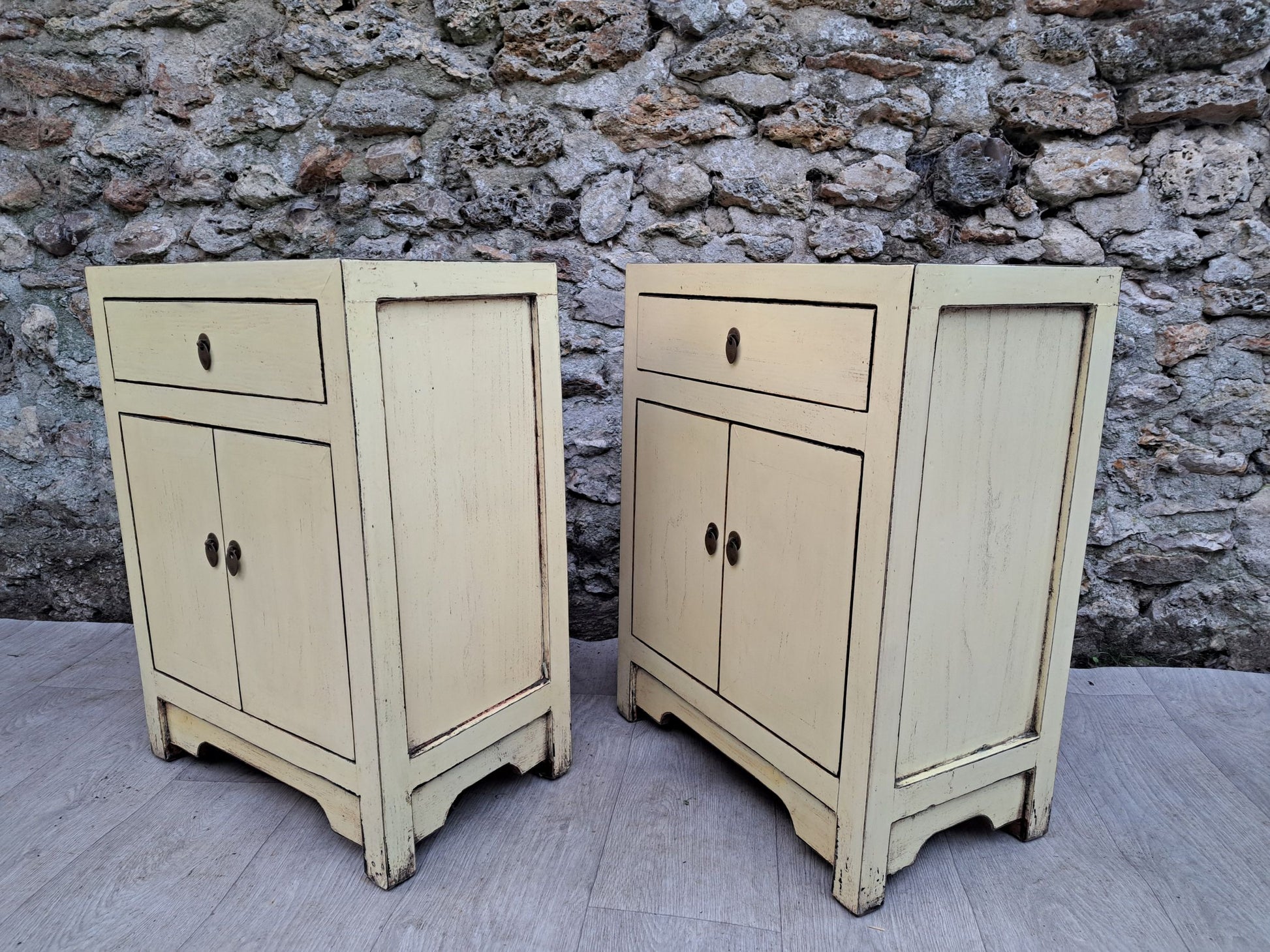 Petit meuble d'appoint blanc crème laqué droite