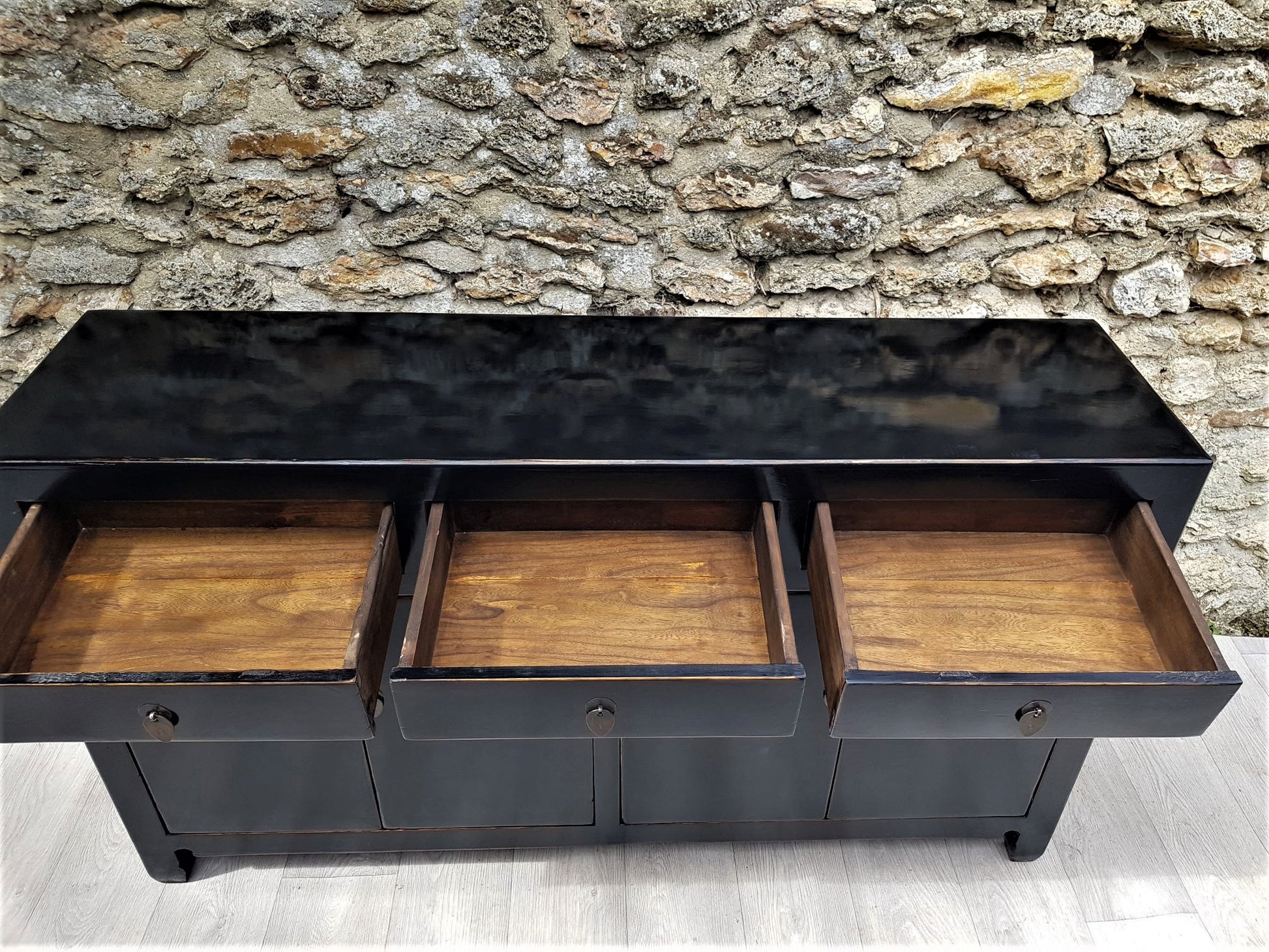 grand buffet 4 portes 3 tiroirs noir laqué tiroirs ouverts