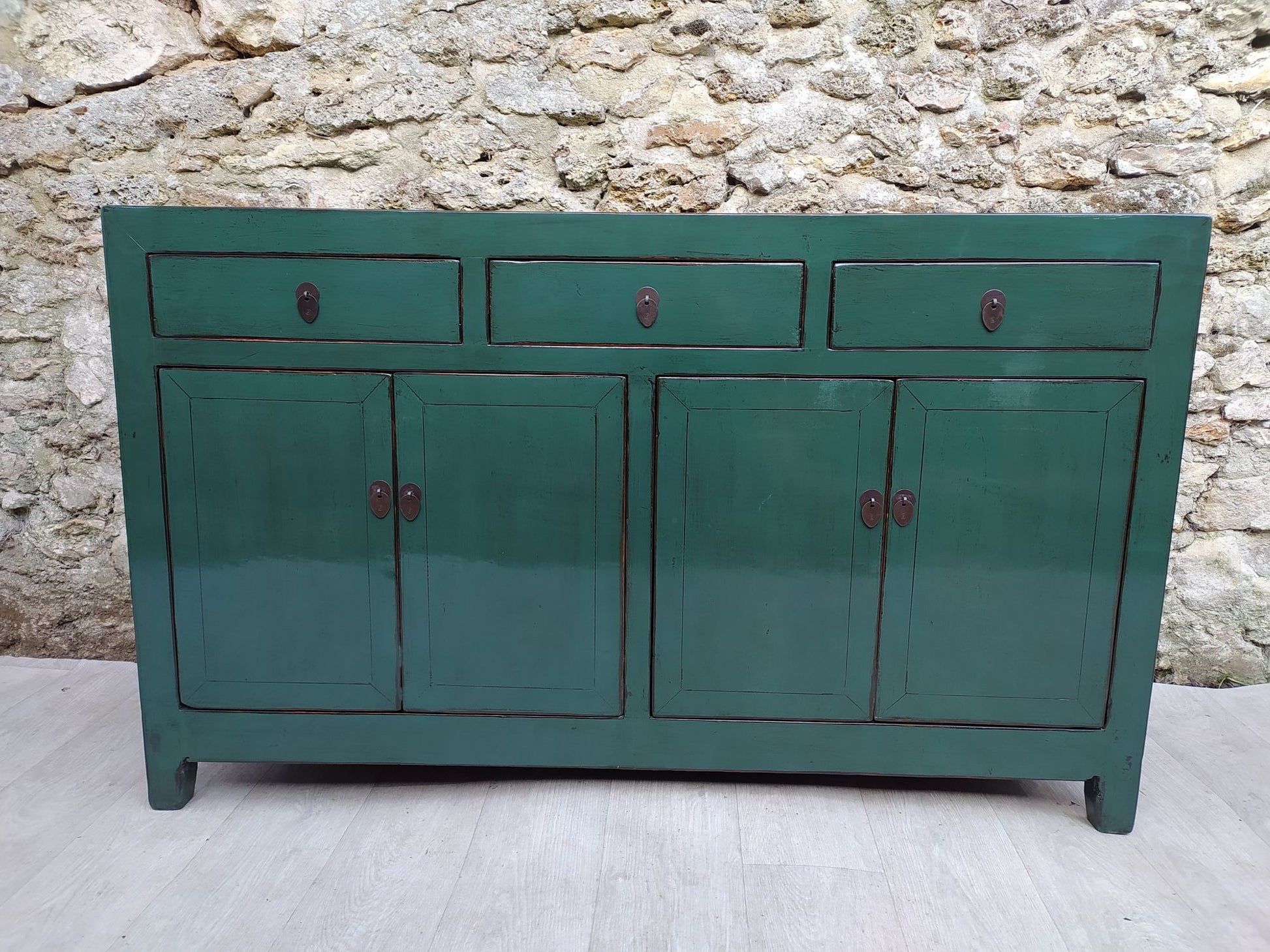 Grand buffet vert paon laqué 3 tiroirs et 4 portes face