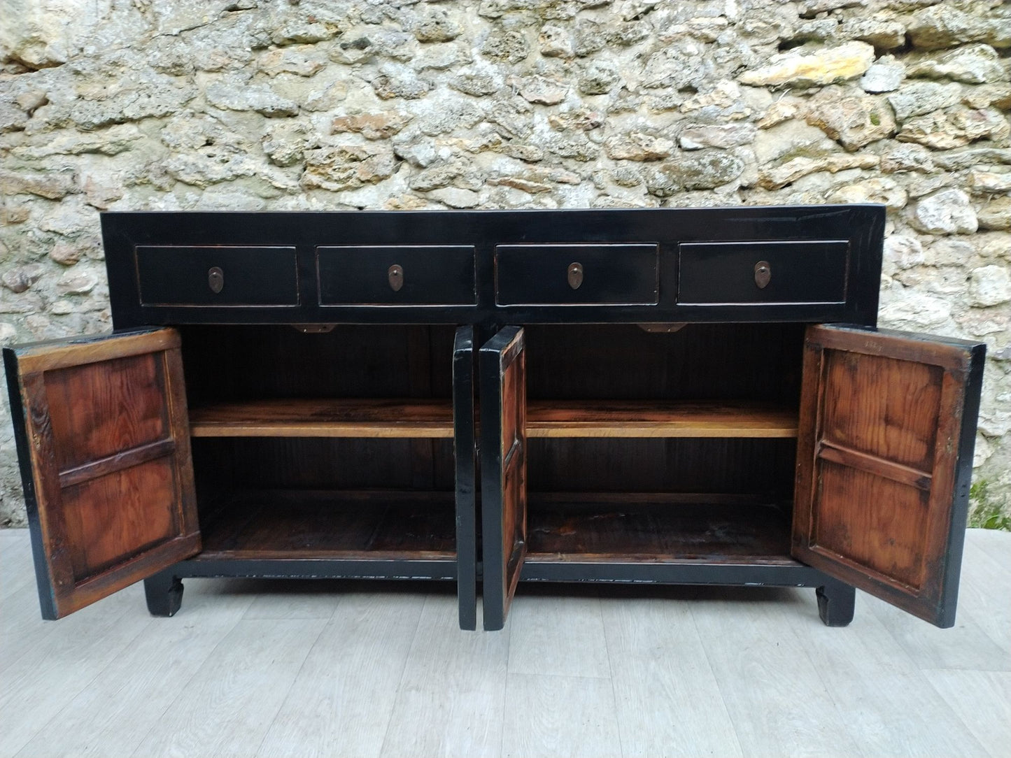 Grand buffet noir laqué 4 tiroirs 4 portes ouvertes