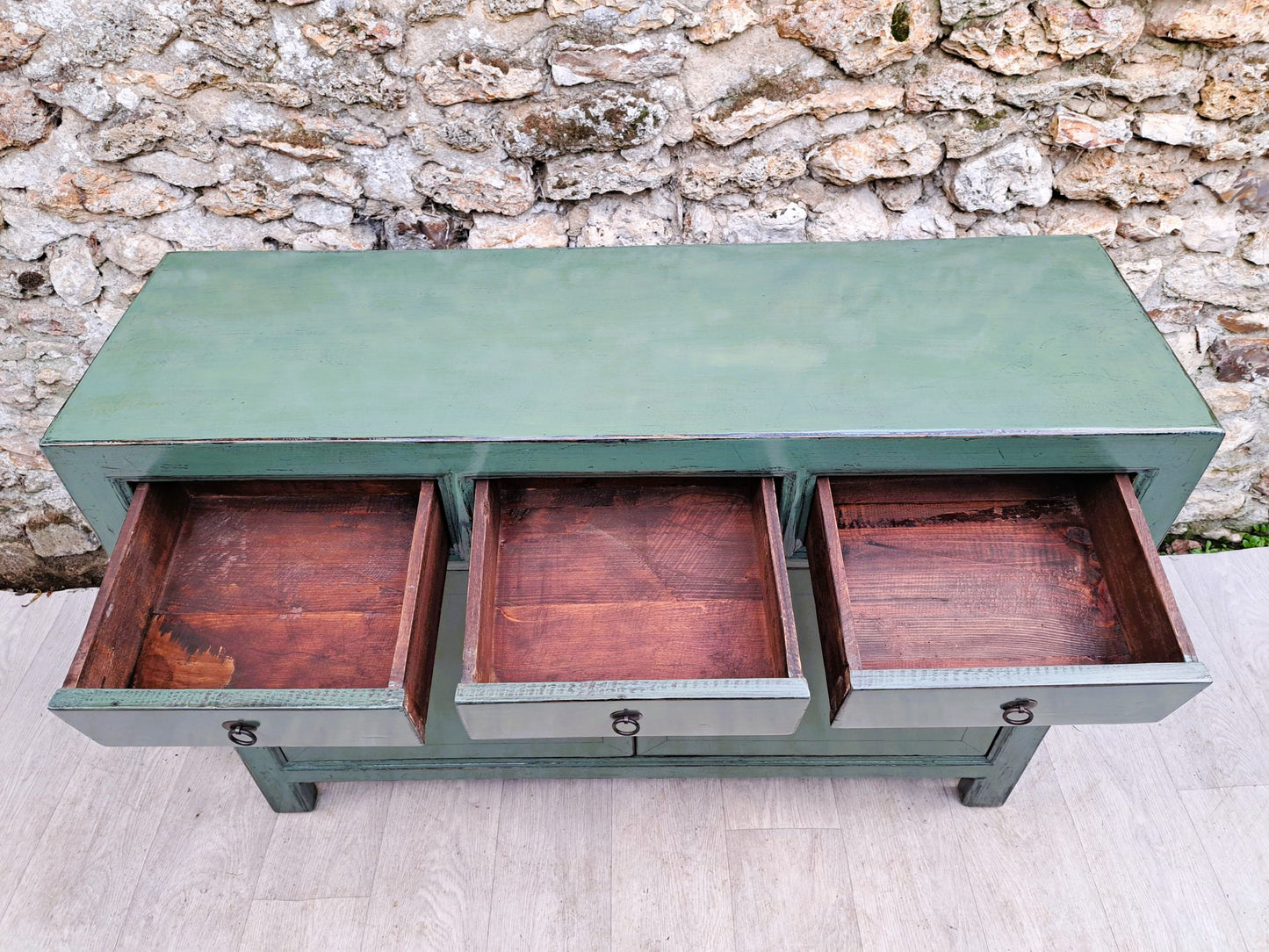 Moyen meuble vert paon laqué 3 tiroirs ouverts et 2 portes