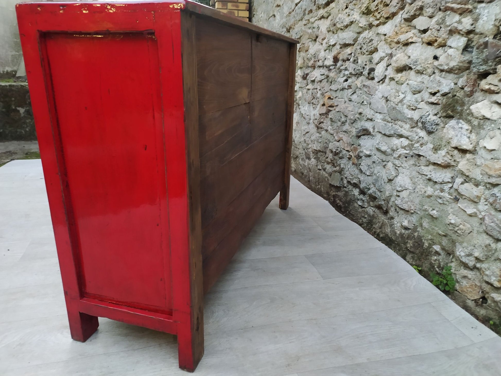 Grand buffet rouge grenat laqué 3 tiroirs et 2 portes arrière