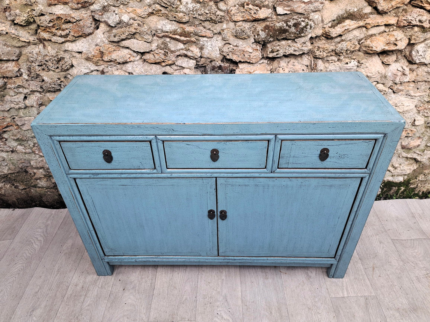 meuble bleu pastel laqué 3 tiroirs et 2 portes vue de dessus