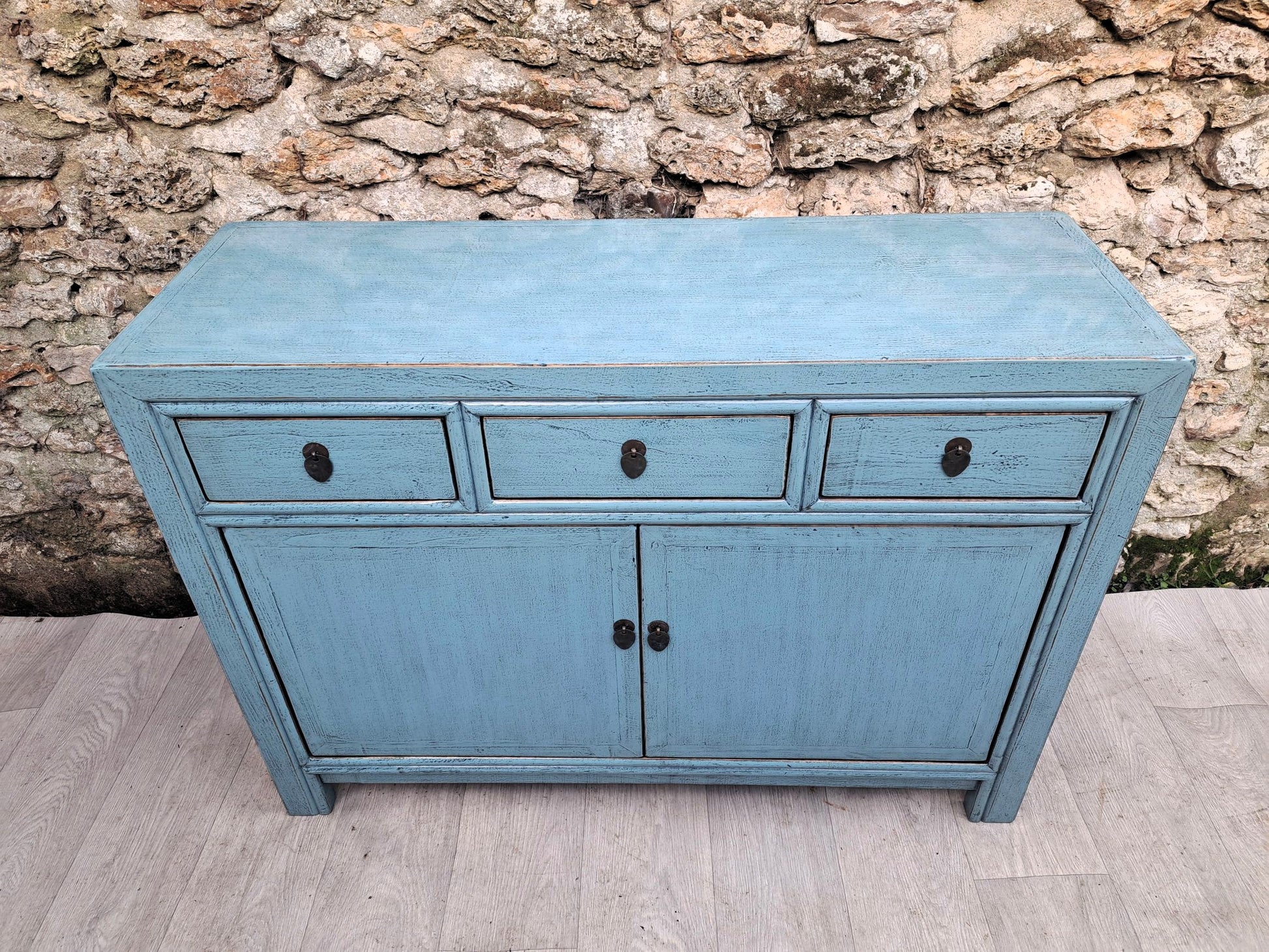 meuble bleu pastel laqué 3 tiroirs et 2 portes vue de dessus