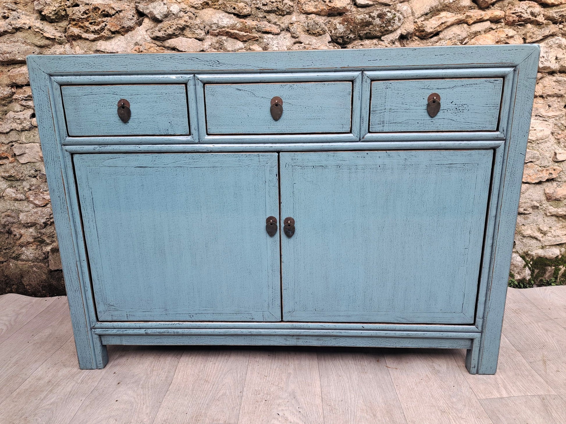 meuble bleu pastel laqué 3 tiroirs et 2 portes vue de face
