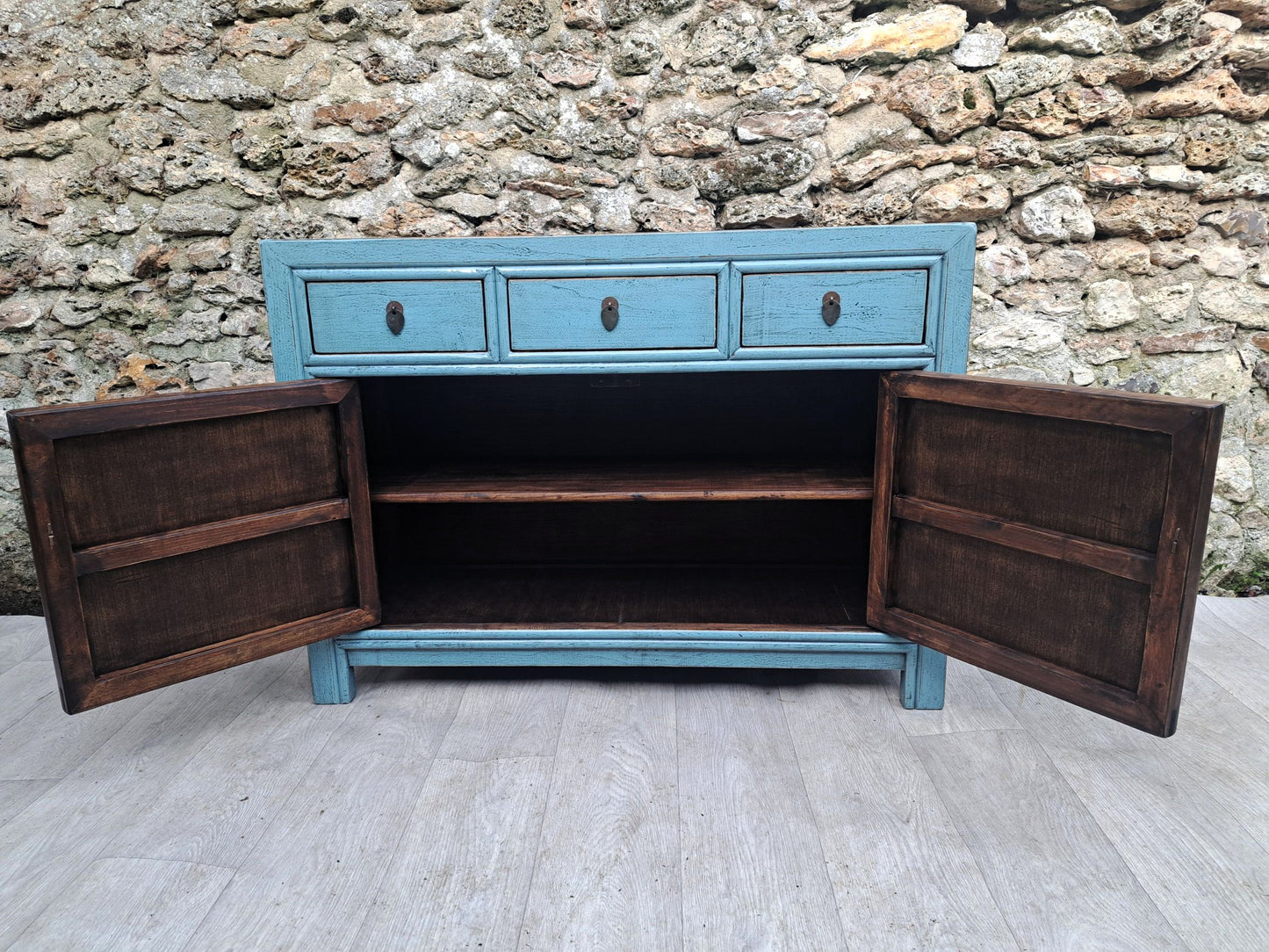 meuble bleu pastel laqué 3 tiroirs et 2 portes, vue intérieur