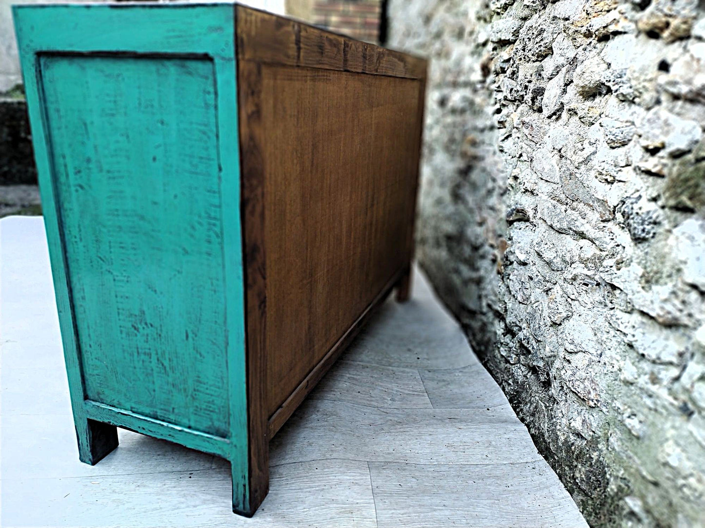 Moyen buffet bois ancien bleu vert turquoise 3 tiroirs et 2 portes vue de dos