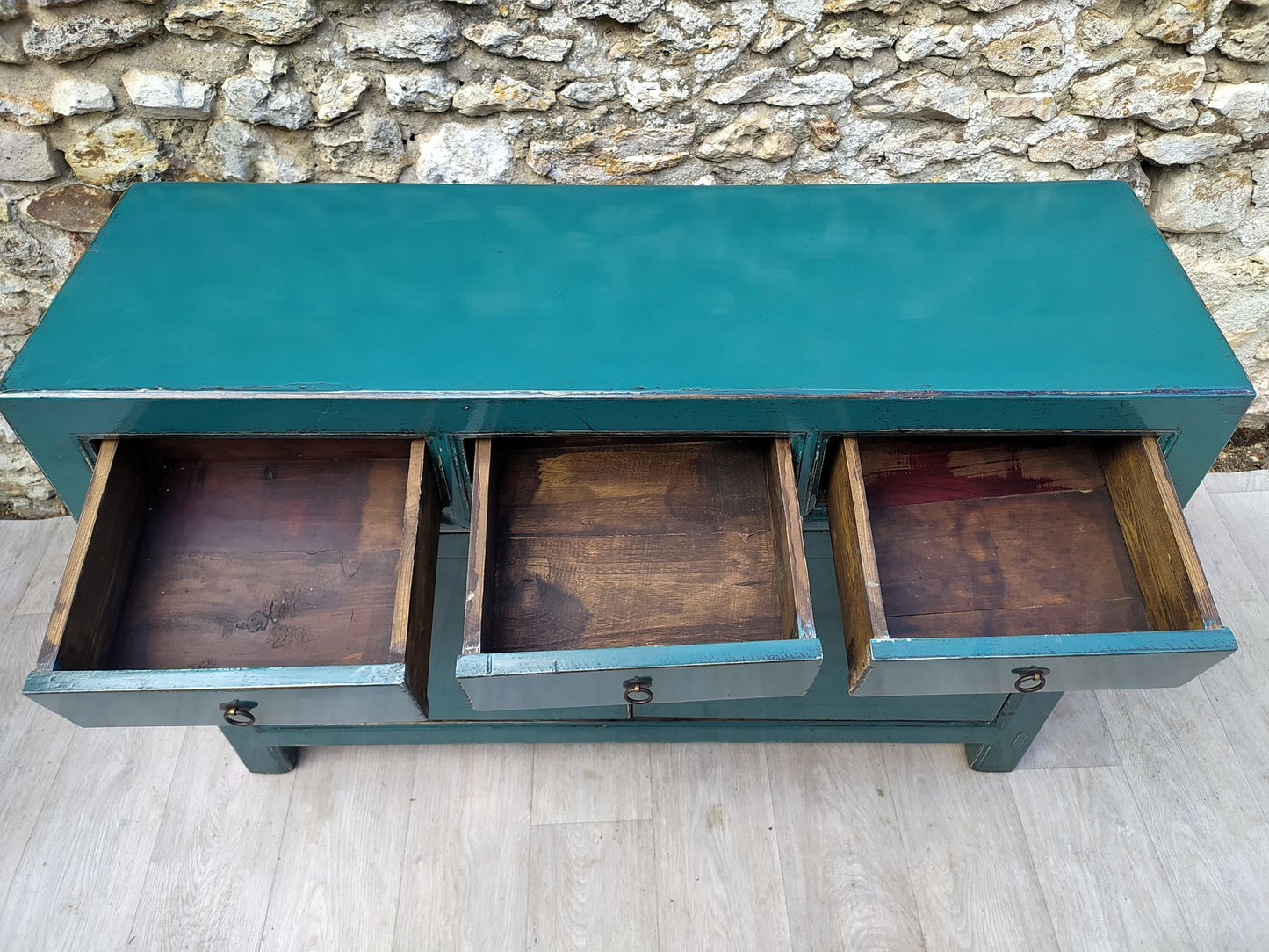 meuble orme massif bleu turquoise laqué tiroirs ouverts