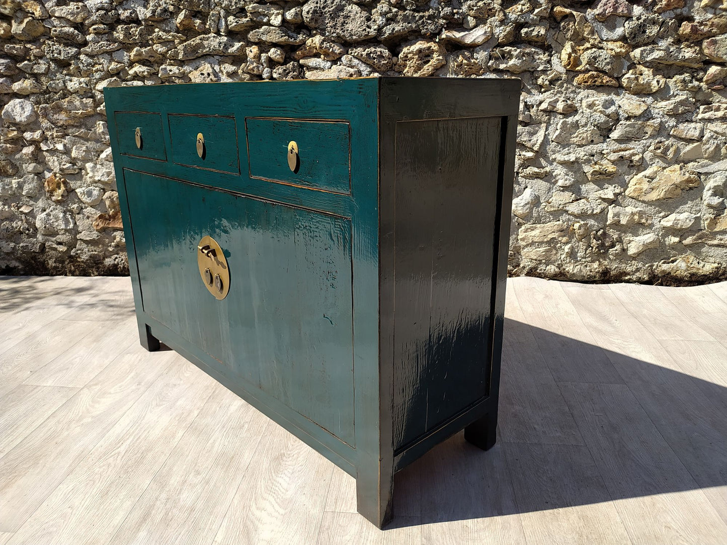 moyen buffet bois ancien laqué patine bleu canard 3 tiroirs et 2 portes vue de droite