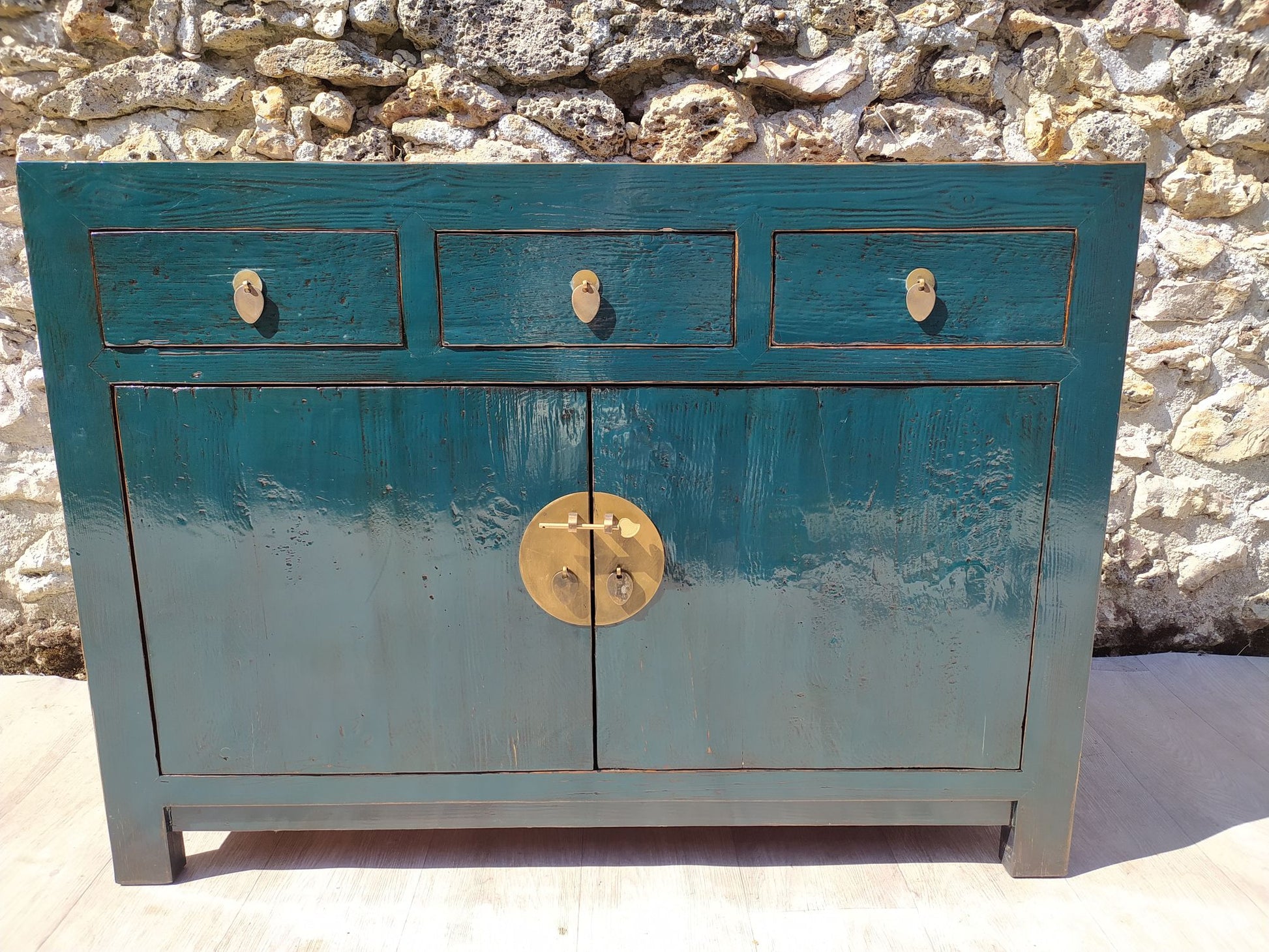 moyen buffet bois ancien laqué patine bleu canard 3 tiroirs et 2 portes vue de face