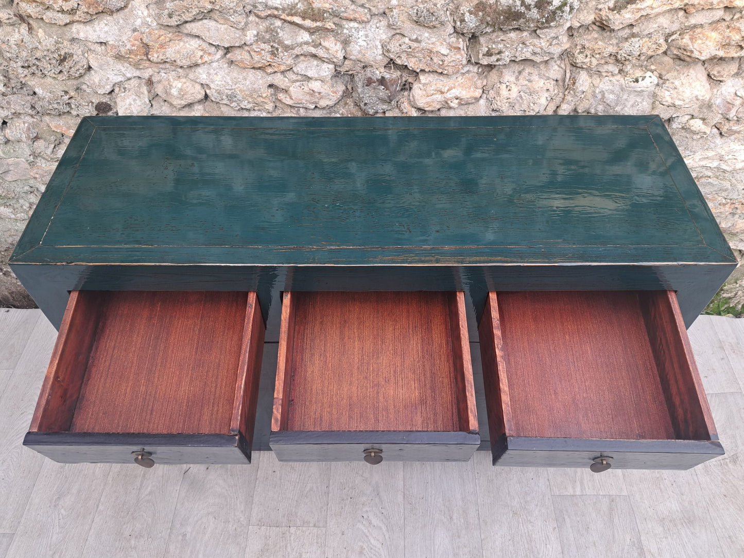 moyen buffet bois ancien laqué patine bleu canard 3 tiroirs ouverts et 2 portes