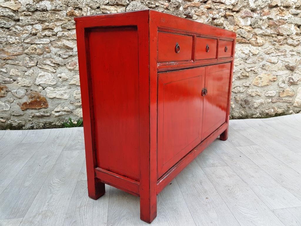 moyen buffet rouge clair laqué 3 tiroirs 2 portes gauche